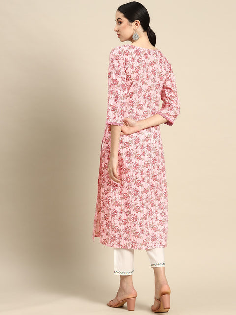 Women Pink Floral printed Kurta With Three Quarter Sleeves