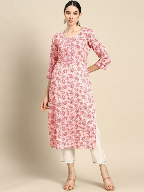 Women Pink Floral printed Kurta With Three Quarter Sleeves