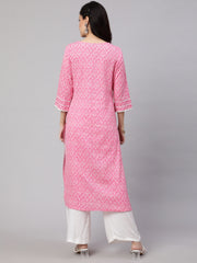 Women Pink Printed straight kurta with three quarter sleeves