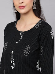 Women Black Printed straight Kurta With three qurter sleeves