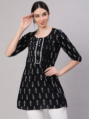 Women Black Straight Tunic With Three Quaretr Sleeves