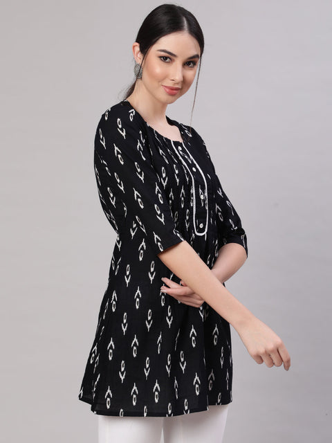 Women Black Straight Tunic With Three Quaretr Sleeves