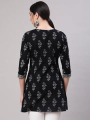 Women Black Straight Tunic With Three Quaretr Sleeves