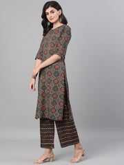 Women Green and Orange Three-Quarter Sleeves Straight Kurta With Palazzo with pockets And Face Mask