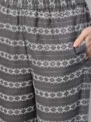 Women Steel Grey Three-Quarter Sleeves Printed Kurta-Palazzo with pockets and Face Mask