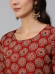Women Maroon Embroidered Straight Kurta With Three Quarter Sleeves