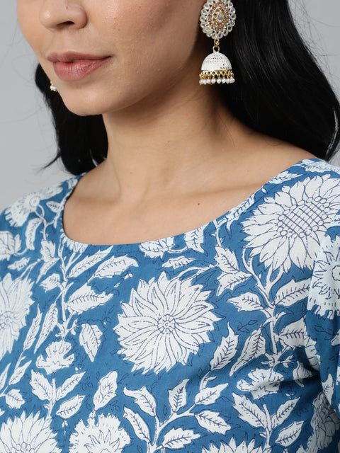 Women Blue Floral Printed Flared Kurta With Trouse And Dupatta