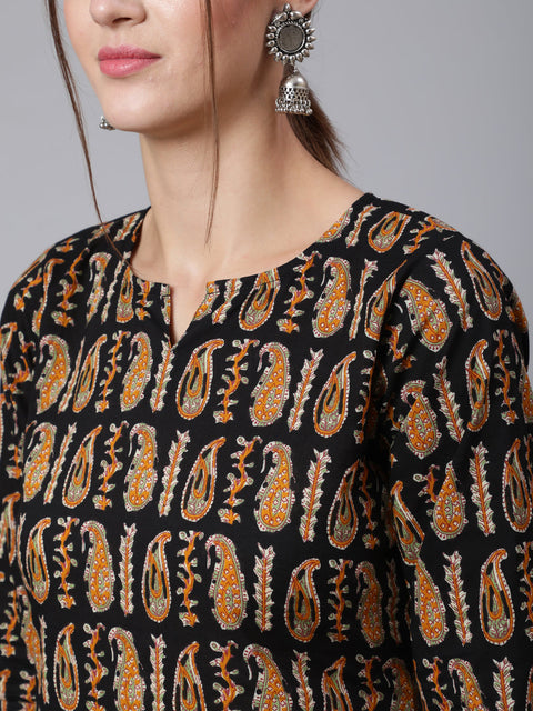 Women Black Printed straight kurta with three quarter sleeves