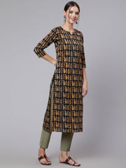 Women Black Printed straight kurta with three quarter sleeves