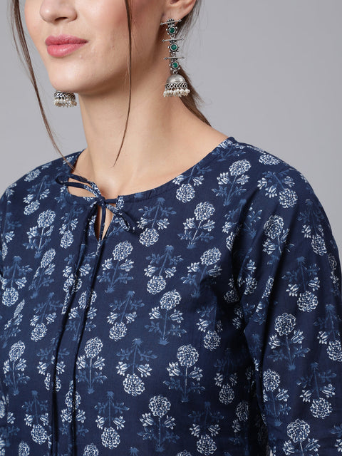 Women Blue Printed straight kurta with three quarter sleeves