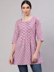 Women Mauve Straight Tunic With Three Quaretr Sleeves