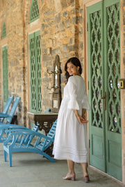 Women White Colore Vintage Look Dress