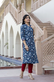 Women Blue Printed Straight Kurta with Three Quarter Sleeves