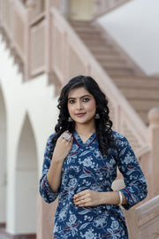 Women Blue Printed Straight Kurta with Three Quarter Sleeves