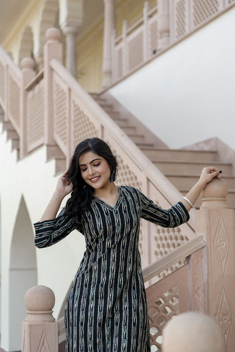 Women Black Ikat Printed Straight V-Neck Kurta