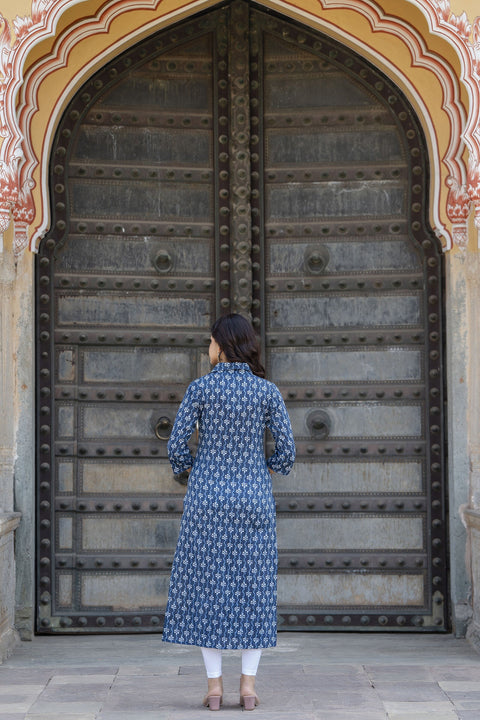 Women Blue Printed Straight Kurta with Three Quarter Sleeves