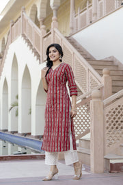 Women Maroon Ikat Printed Straight V-Neck Kurta