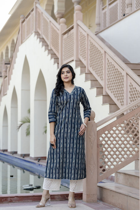 Women Blue Printed Straight Kurta with Three Quarter Sleeves