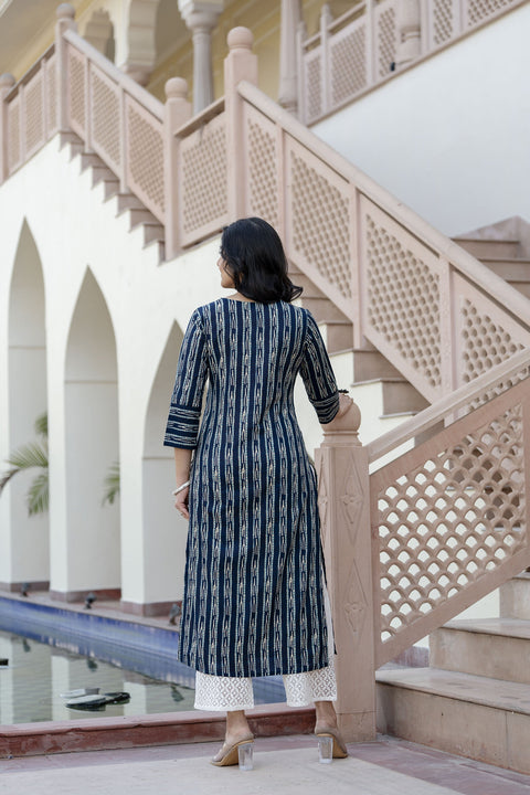 Women Blue Printed Straight Kurta with Three Quarter Sleeves